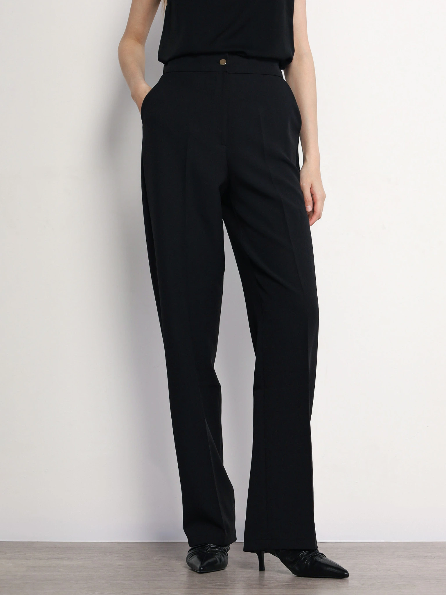 Брюки расклешенного кроя с эластичным поясом